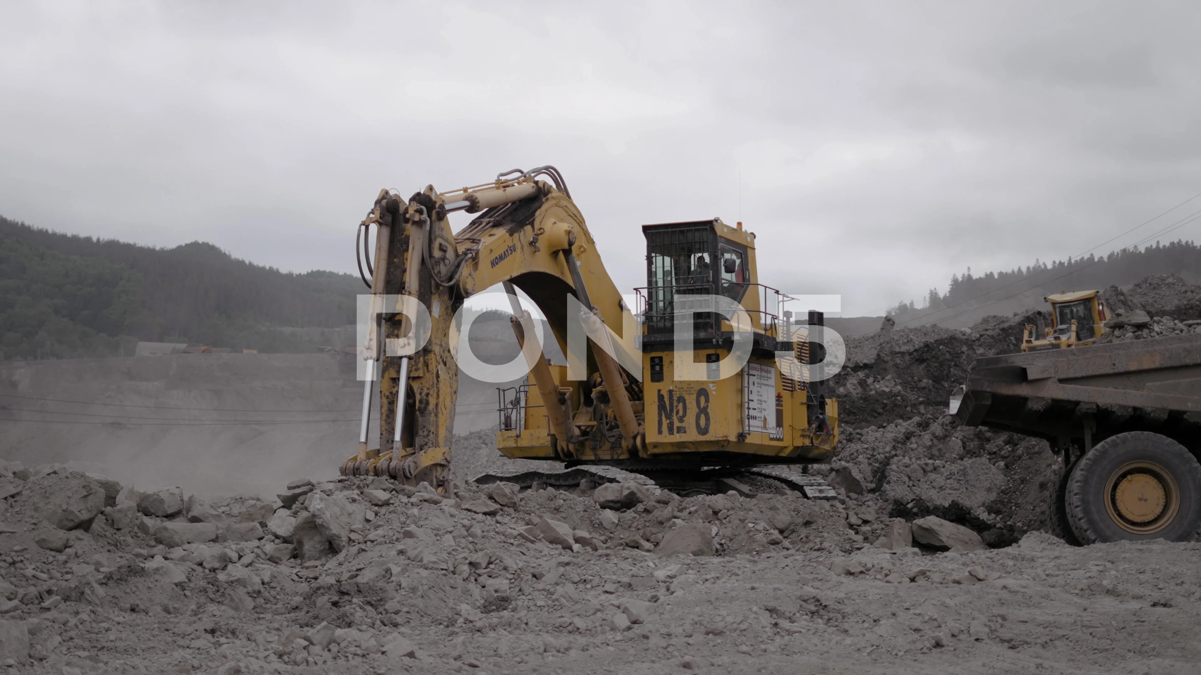 Komatsu Pc00 Excavator Loads Ore Into Stock Video Pond5