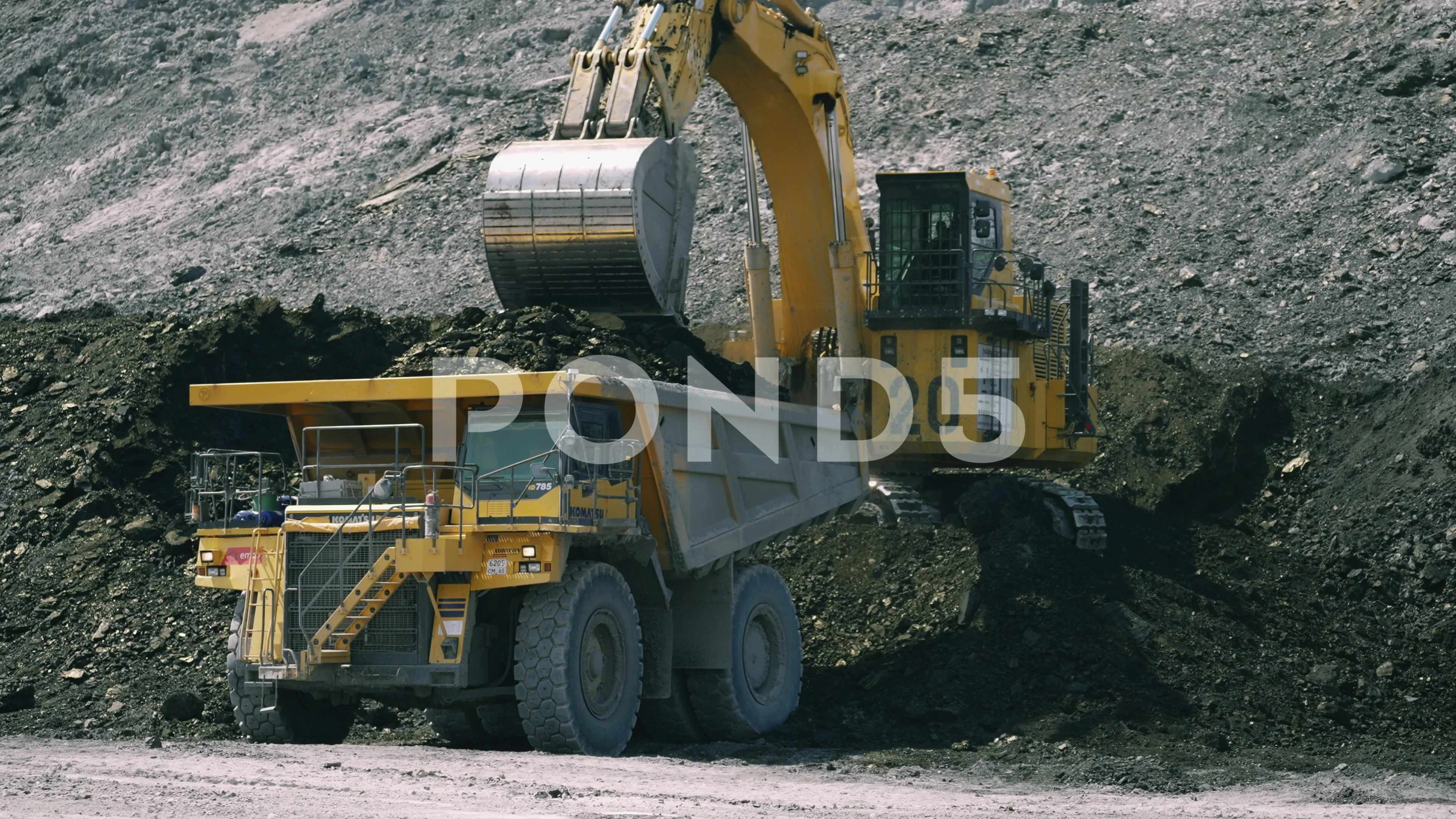 A Komatsu Pc00 Excavator Loads Ore Wit Stock Video Pond5