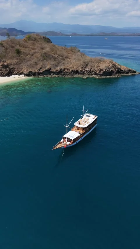 Komodo trip Boat Stock Footage 344576107