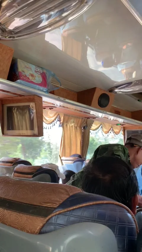 Kong Lor, Laos - 2019/11/08 : Inside a bus Vidéo 343178281