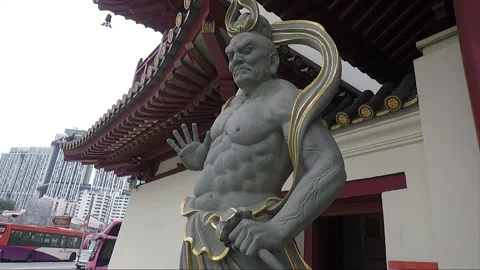 Kongo Rishiki or Nio Statue, Buddha Tooth Relic Temple, Chinatown, Singapore 스톡 동영상 329364092