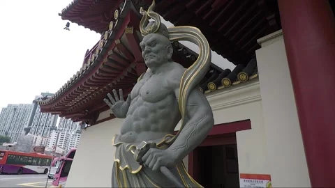 Kongo Rishiki or Nio Statue, Buddha Tooth Relic Temple, Chinatown, Singapore 스톡 동영상 329364136