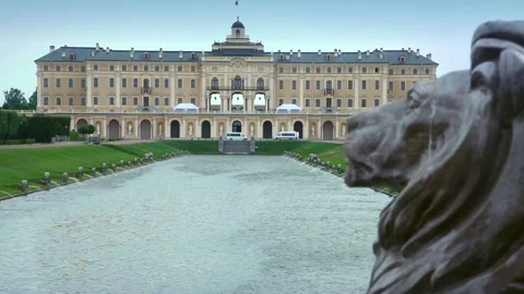 Konstantin Palace lion Stock-Footage 112994922