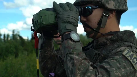 Korean airman looking through rangefinder during close air support exercise Vidéo 110732494