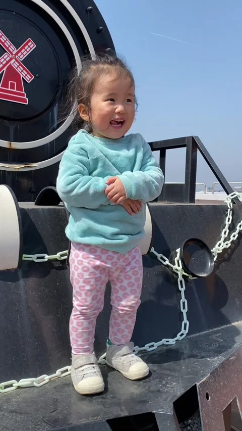 Korean child dancing; Vertical Stock Footage 317433137