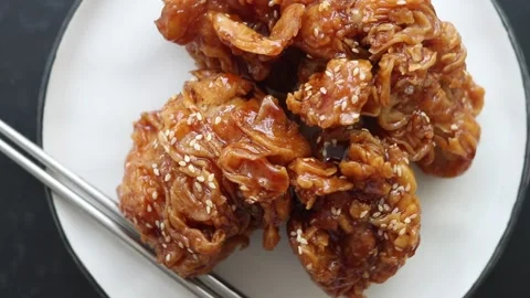 Korean fried chicken rotating on the white plate. Stock Footage 154754310