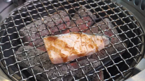 Korean grill in a restaurant Video stock 107256571