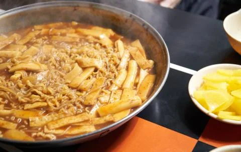 Korean Stir-fried Rice Cake(Tteok-bokki) with fish cakes Stock Photos