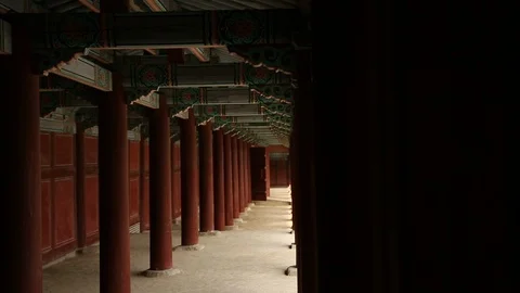 Korean Temple Hallway Tracking Vídeo Stock 101268793