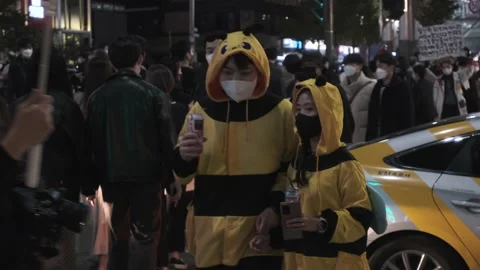 Koreans and foreigners walking around Itaewon on Halloween during Covid-19 Stock Footage 165155208