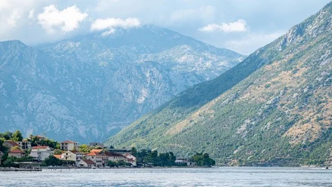 Kotor Bay Stockbeeldmateriaal 124230292