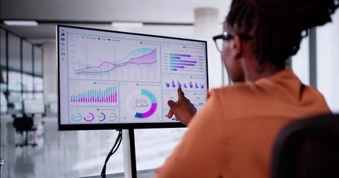 KPI Business Analytics Data Dashboard. Analyst Using Computer Stockfoto's