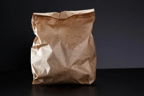 Kraft paper packaging without logo. On a black background. Foto stock