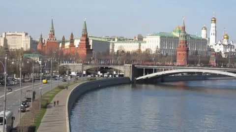 Kremlin and traffic Stockbeeldmateriaal 8837304
