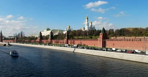 The Kremlin, Moscow river, small ship, Stock Footage 68914192