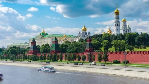 The Kremlin the Moscow river. Tilt-Shift effects. Stock Footage 77564313