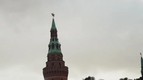 Kremlin tower with red star in moscow Vídeos de archivo 345121745