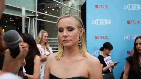 Kristen Bell is interviewed at the premiere of her movie 'Like Father' - 2018 Video stock 101206130