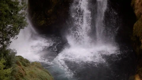 Krka river waterfall in slow motion Video stock 87771570