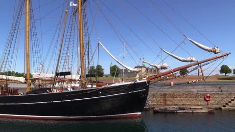 The Kronborg Castle behind a top sail schooner in Elsinore harbour Video stock 112142076