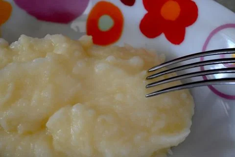 Krumplipure on a patterned plate Fotos Stock