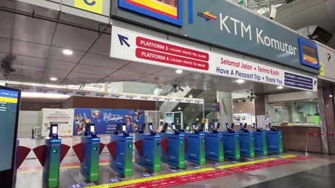 KTM Komuter Train Station Platform in Kuala Lumpur Sentral. 動画素材 317880235