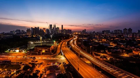Kuala Lumpur downtown served by elevated highways &amp; metro line day to night time Vídeo Stock 118852344