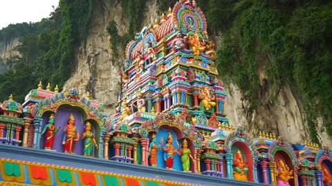 Kuala lumpur mountain temple front decoration slow motion 4k malaysia Vidéo 310910244