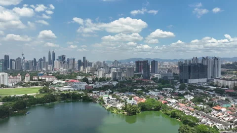 Kuala lumpur park lake downtown district aerial panorama 4k malaysia Vidéo 334635751