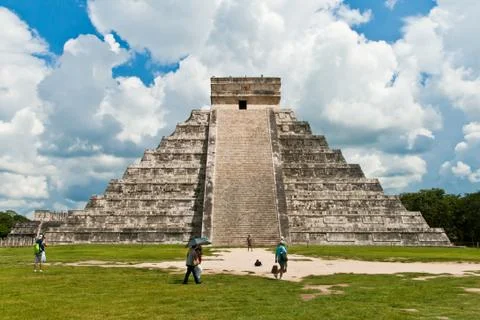 The Kukulkan pyramid in Chichen Itza archeological park, Mexico Stock-Fotos