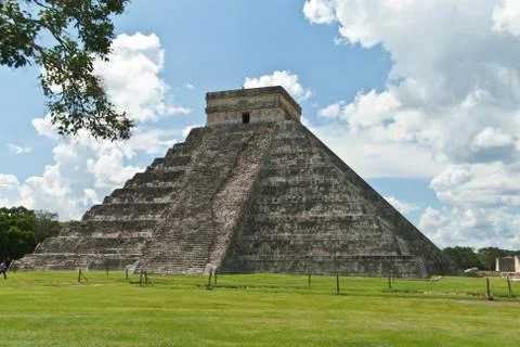 The Kukulkan pyramid in Chichen Itza archeological park, Mexico Stock Photos