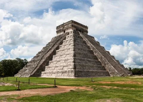 Kukulkan Pyramid (el Castillo) at Chichen Itza, Yucatan, Mexico Stock Photos