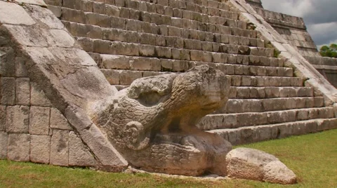 Kukulkan Temple in Chichen Itza Stock Footage 61085224