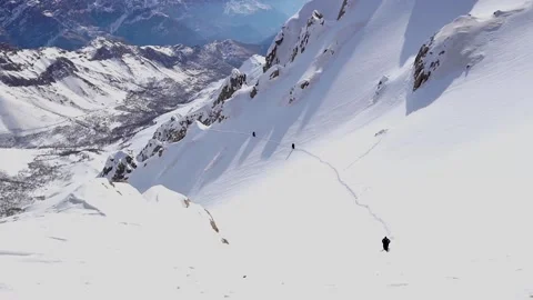 Kulbar in mountain Vídeos de archivo 143363648