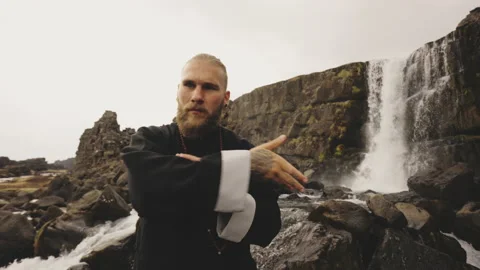 Kung Fu Master Performing Martial Arts At Waterfall Stockbeeldmateriaal 155408109