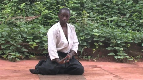 Kung fu sabre training in forest Video stock 80478752