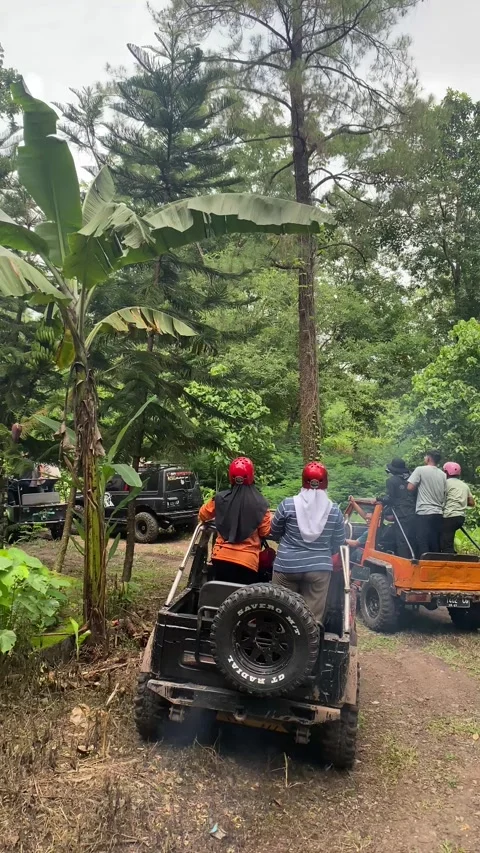 Kuningan, West Java, November 29, 2025, a portrait of holiday activities explori Stock Footage 322025304