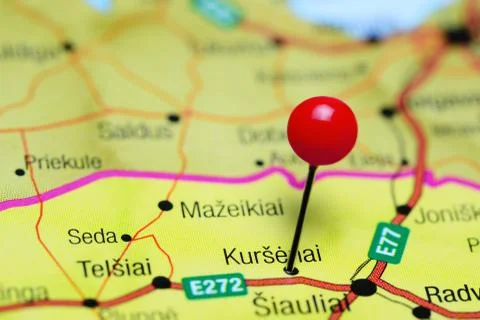 Kursenai pinned on a map of Lithuania Foto stock