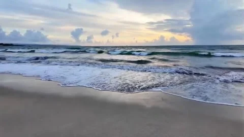 Kuta Beach Bali Sunset Waves Evening Shore Walk Stockbeeldmateriaal 333481750