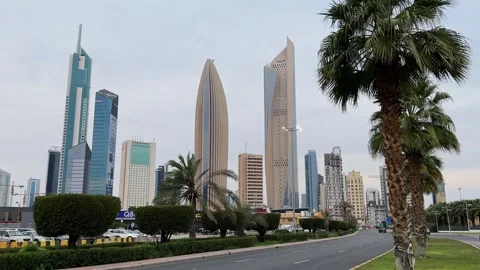 Kuwait City Skyline in Stunning 4K: Modern Architecture Meets Tropical Charm. Stock-Footage 305242594