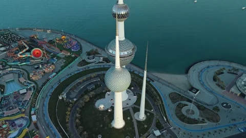Kuwait Towers Drone Overhead Close Up | Waterfront Park, Promenade and Arabian Vídeos de archivo 327441627