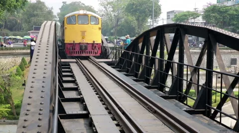 Kwai bridge train approaching Vidéo 61184925