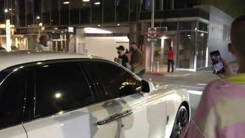 Kylie Jenner is driven away after confrontation with protesters 库存影片 154069376