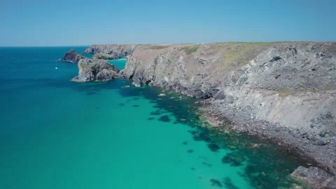 Kynance Cove Cliffs and Pentreath Beach, Lizard, Cornwall, England 動画素材 201172287