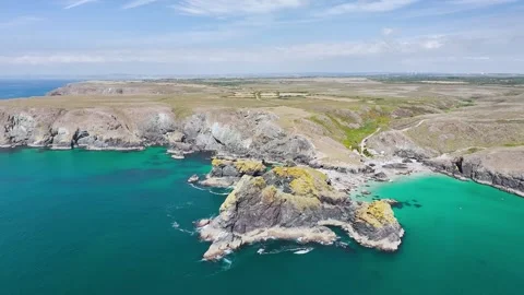 Kynance Cove from a drone, Mount's Bay, Lizard Point, Cornwall, England, United Видео 331268341