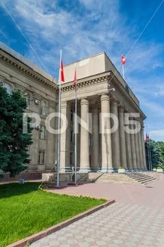 Kyrgyz Republic Government building in Bishkek, Kyrgyzstan Stock Photos