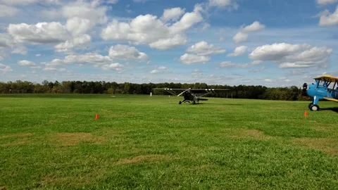 L-4 Cub loads new passengers at Flying Circus Show, Bealeton, VA Stock Footage 141530955