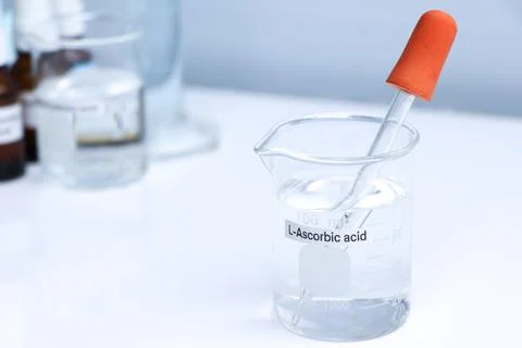 L-ascorbic acid is a chemical ingredient in beauty product Stock-Fotos