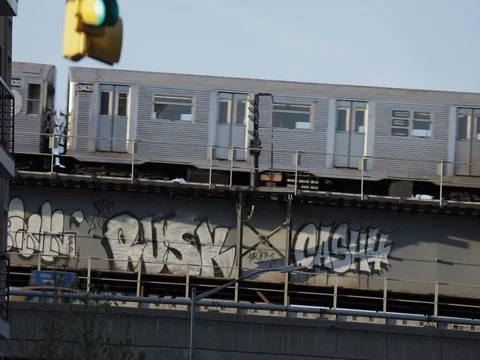 L train crossin the bridge in Brooklyn Stock Footage