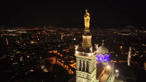 La basilique Notre-Dame de la Garde de nuit 스톡 동영상 331925392